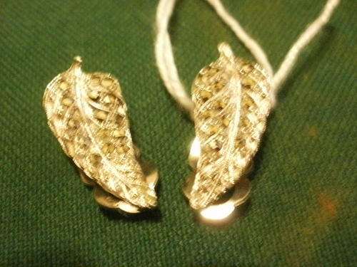 VINTAGE PAIR OF MARQUISITE EARRINGS IN THE FORM OF A LEAVE