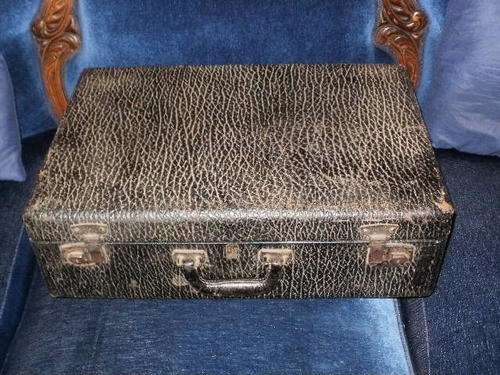 1937 LEATHER (TOILETRY?) SUITCASE