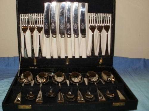 STUNNING BOXED SET CUTLERY = 24 PIECES