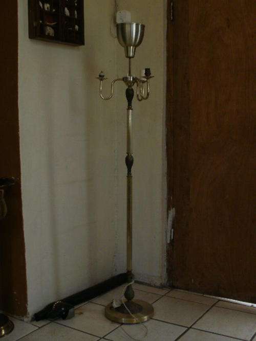 A STUNNING LAMP THAT NEED SOME TLC