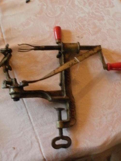 VINTAGE PEACH/APPLE PEELER