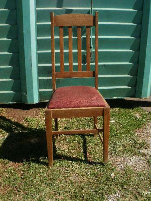 LOVELY OAK CHAIR
