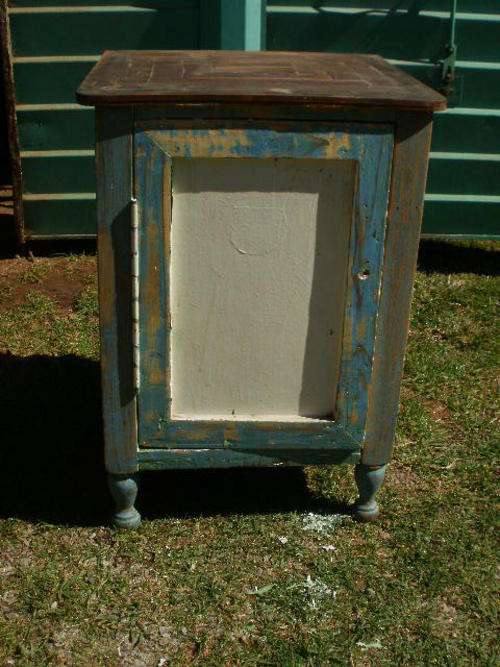 SHABBY CHICK BEDSIDE CUPBOARD