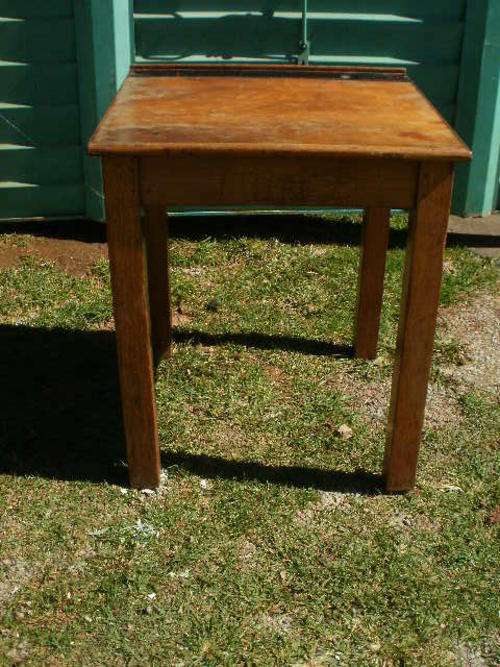 SCHOOL DESK, MERANTI