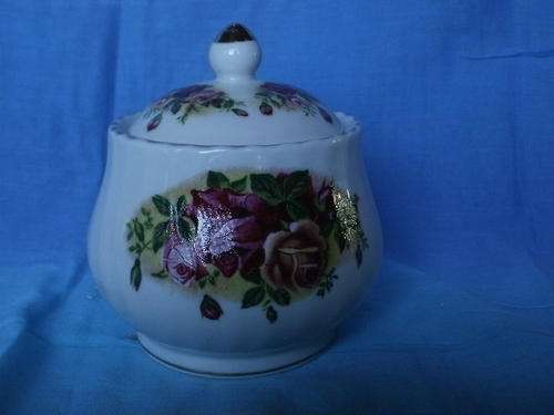 ROYAL CHINA, ENGLISH ROSE SUGAR BOWL