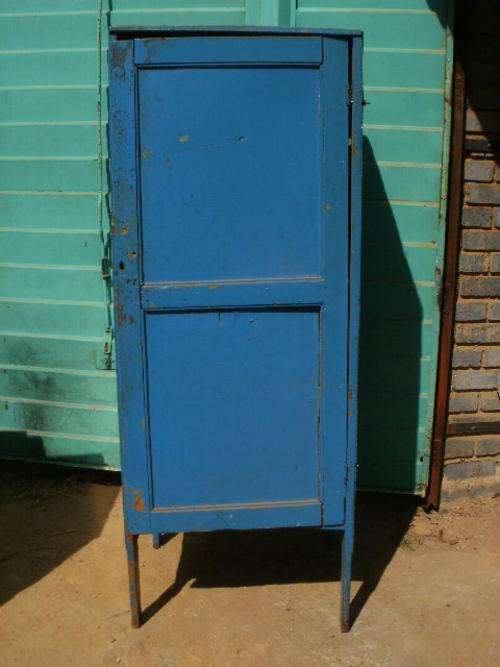 SHABBY LOOK CUPBOARD