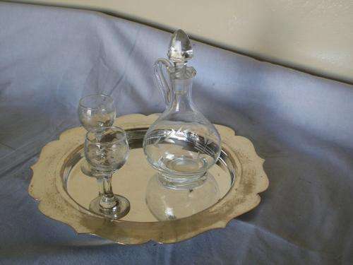 SMALL DECANTER WITH GLASSES FOR YOUR GUEST HOUSE/VISITORS