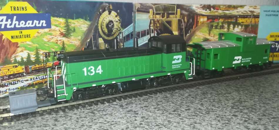 SW Loco and Caboose (DC)