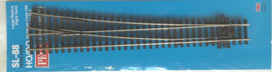 Peco SL-88 large radius R/H turnout + rail-joiners