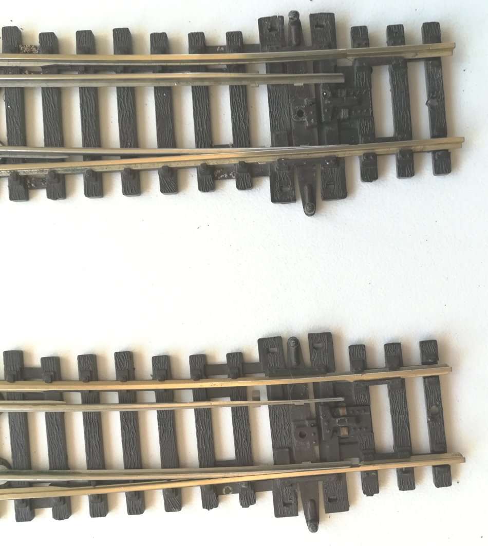 2x Peco SL-86 large radius R/H curved turnouts + motors