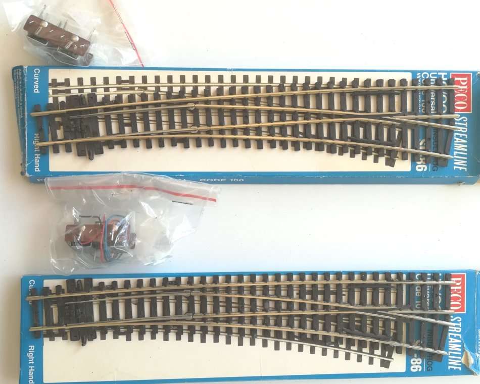 2x Peco SL-86 large radius R/H curved turnouts + motors