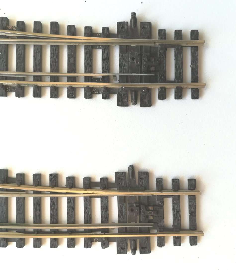 2x Peco SL-86 large radius R/H curved turnouts + motors