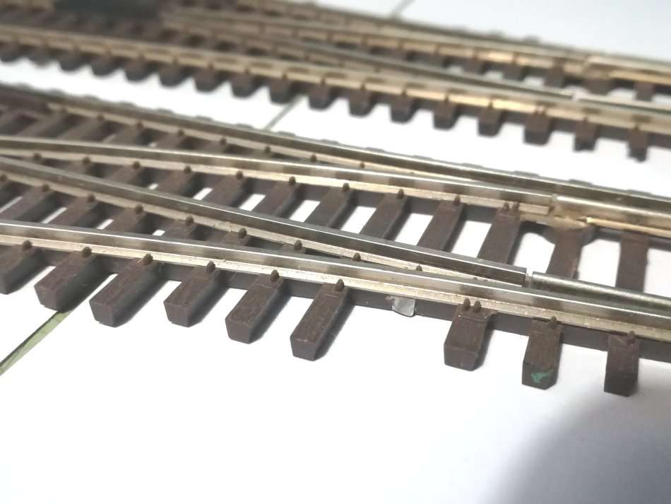 Atlas code 83 turnouts