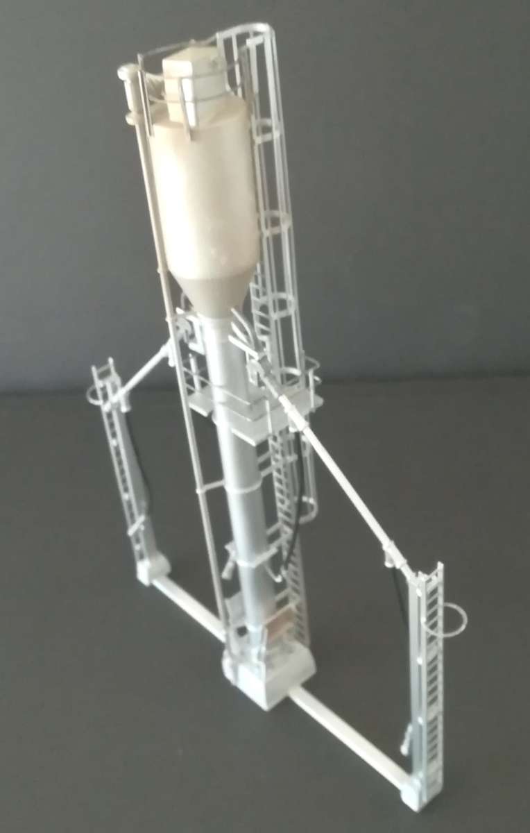 Diesel sanding tower