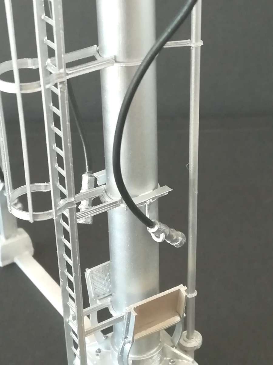 Diesel sanding tower