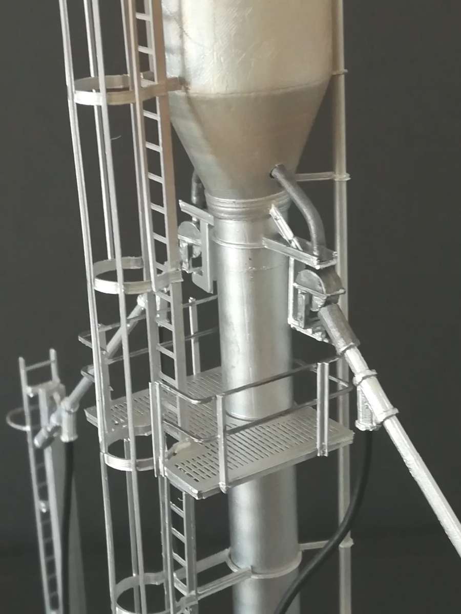 Diesel sanding tower