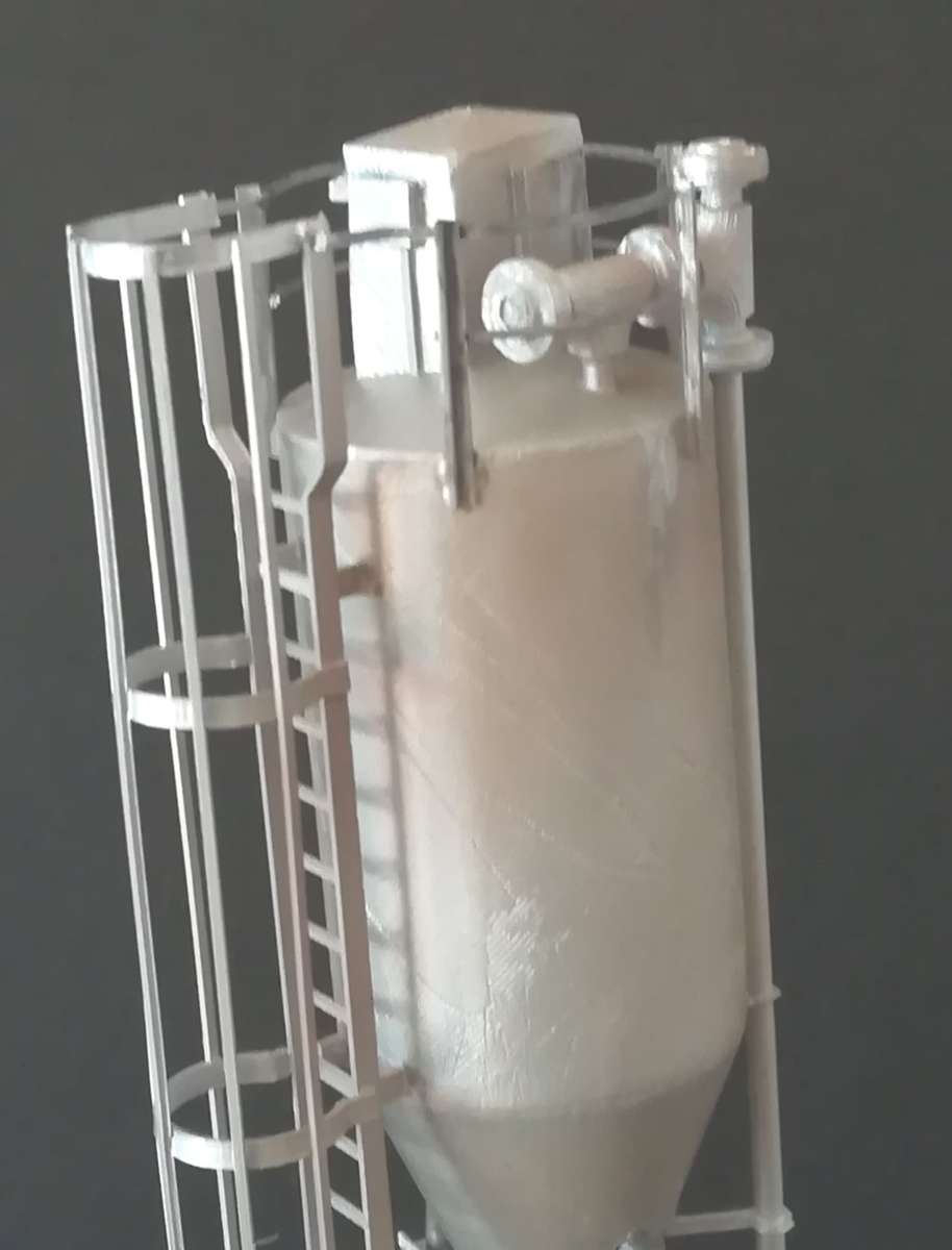 Diesel sanding tower