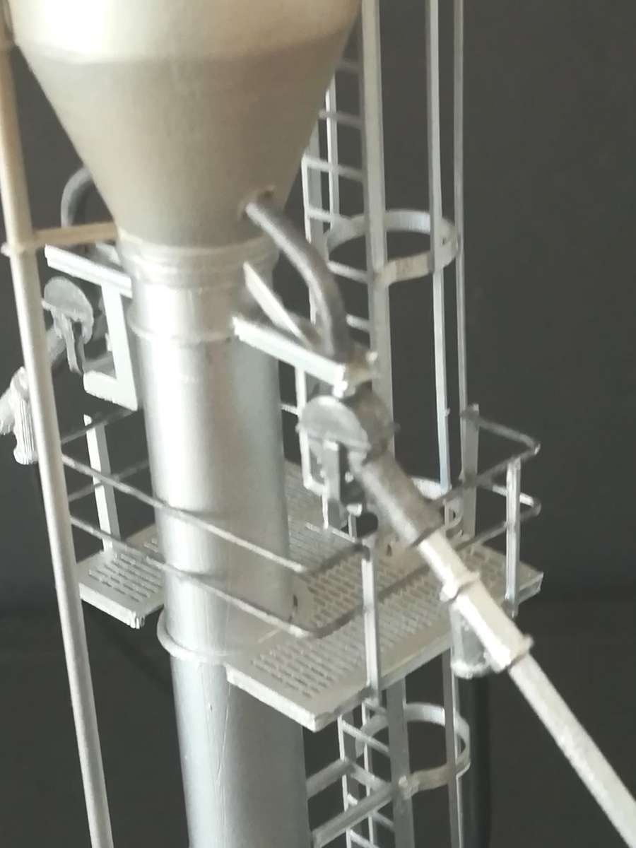 Diesel sanding tower