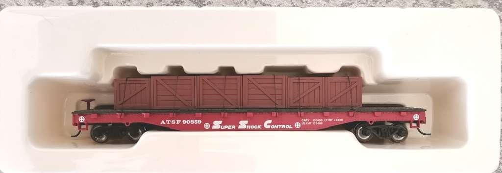 2x HO Flat cars - pse see description