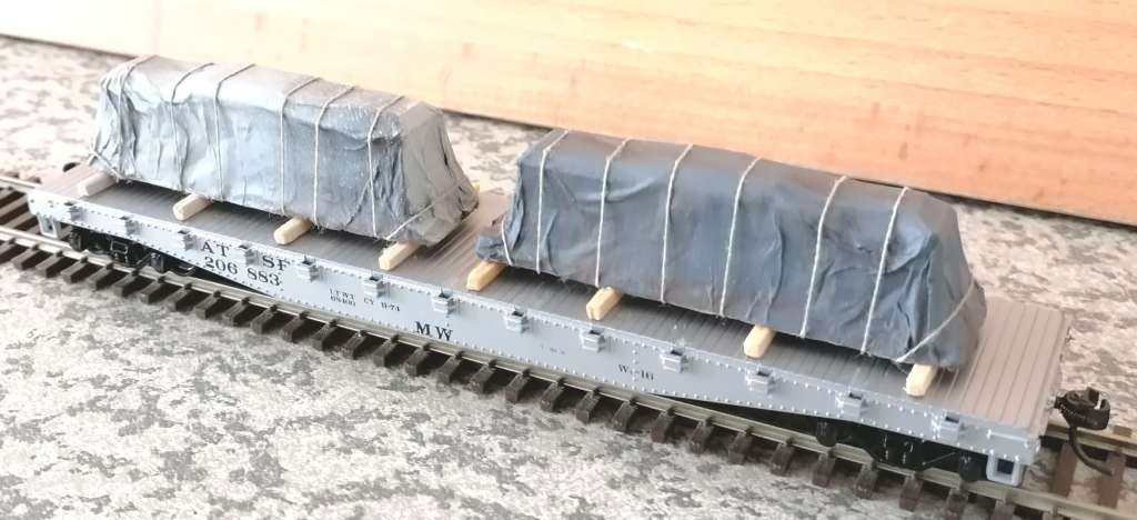 2x HO Flat cars - pse see description