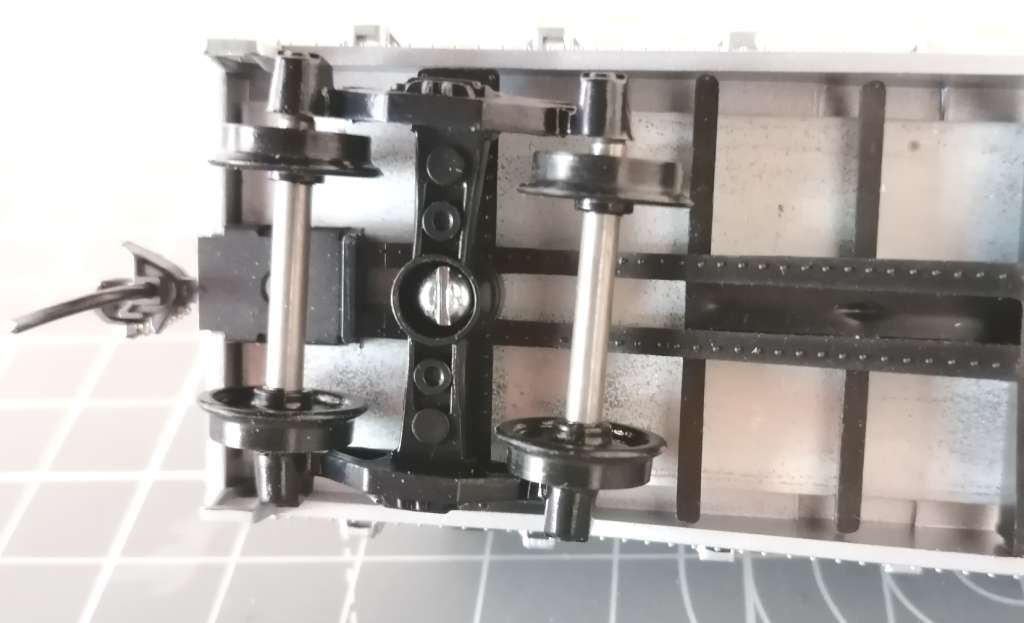 2x HO Flat cars - pse see description