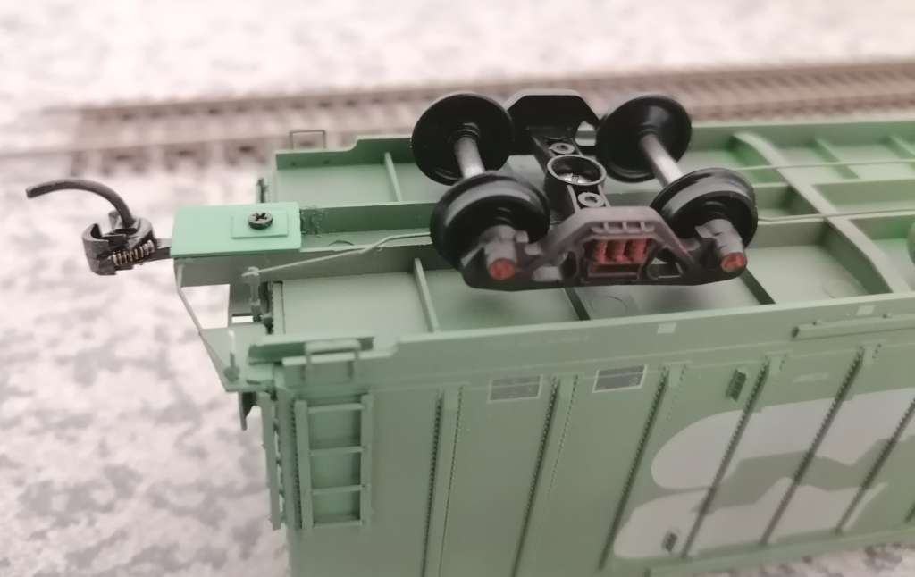 2x HO Box cars - pse see description