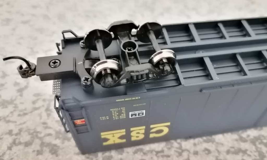 2x HO Box cars - pse see description