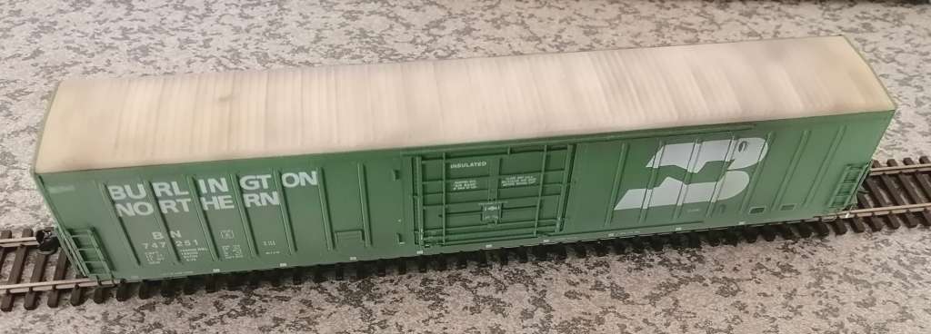 2x HO Box cars - pse see description