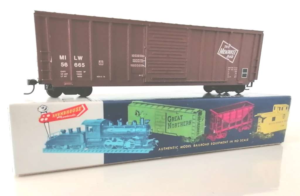 2x HO rolling stock - pse see description