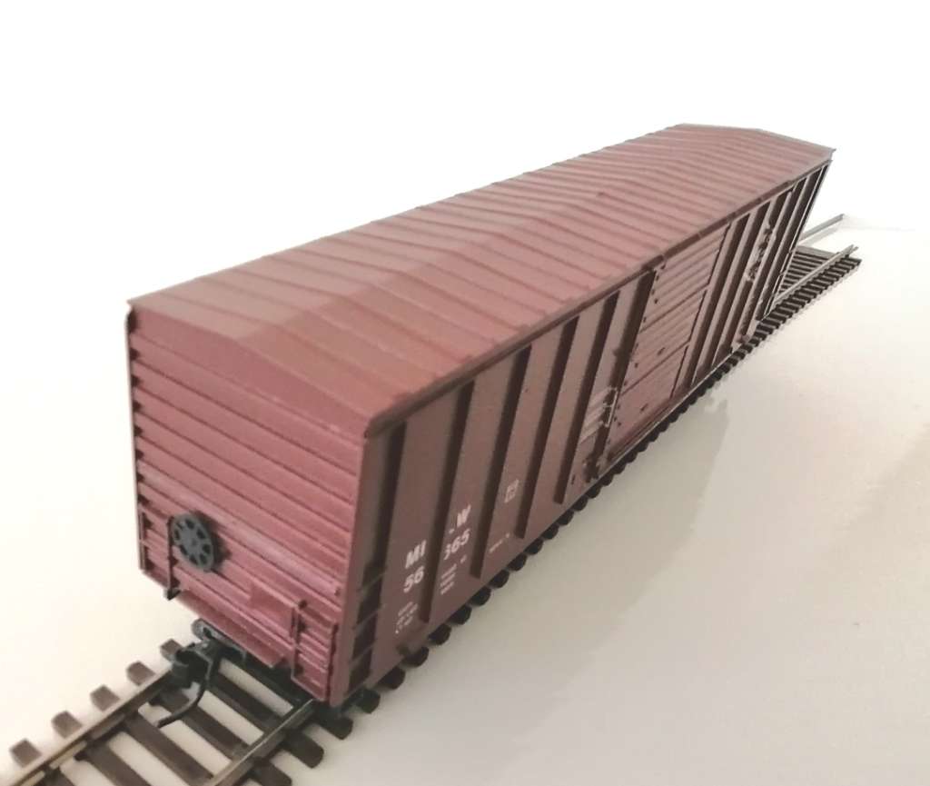 2x HO rolling stock - pse see description