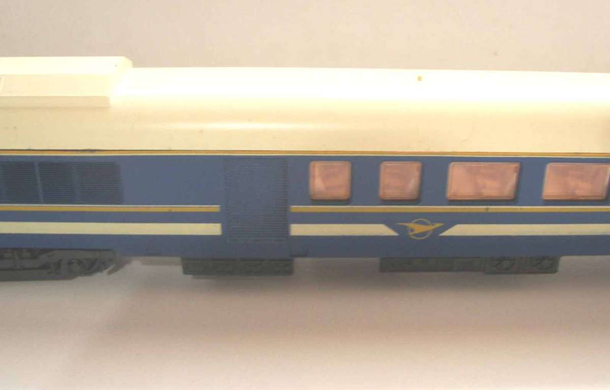 Lima Blue Train Coach (HO)