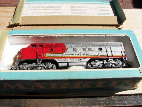 Marklin Sante-Fe Diesel locomotive (HO 3-rail AC)