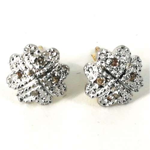 9 CT YELLOW GOLD DIAMOND FLOWER STUDS