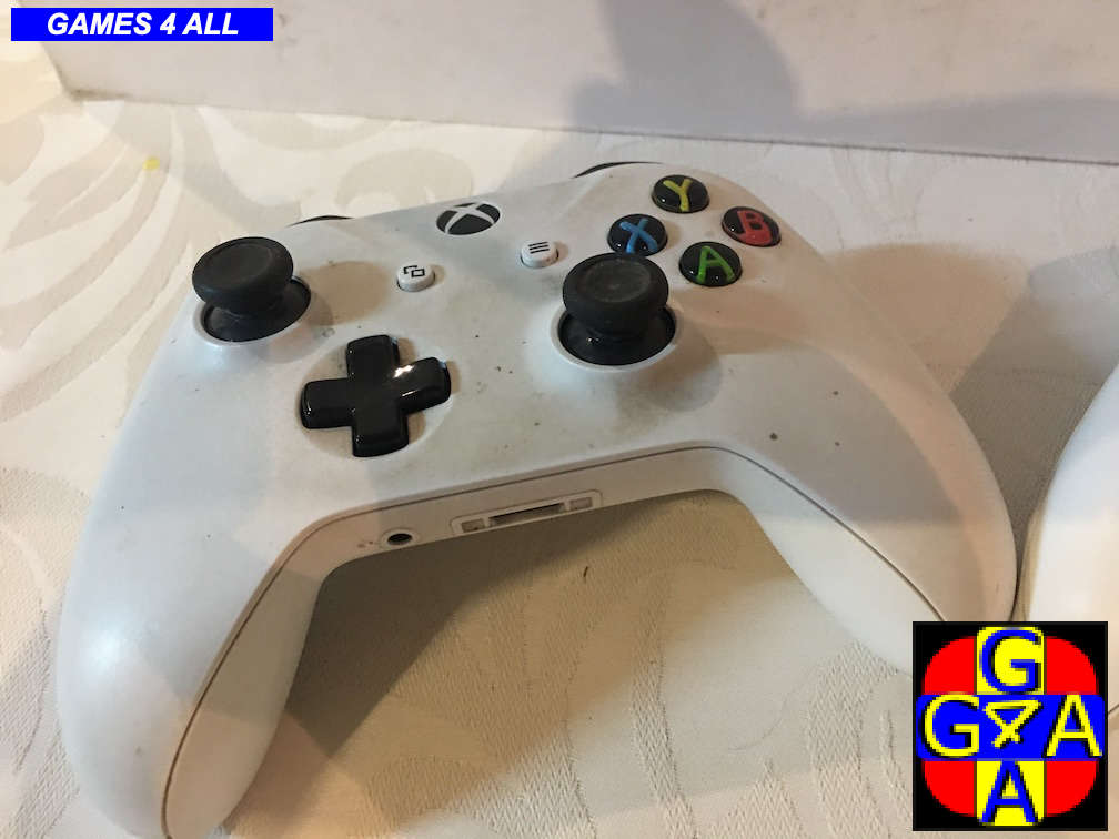 2 XBox ONE Controllers - BOTH FAULTY