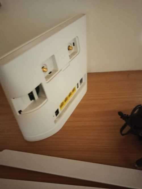 Hauwei B315 LTE Router (open to all networks)