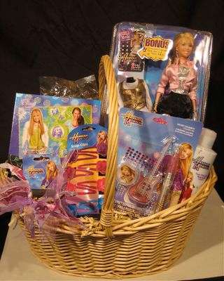 BASKET SURPRISE! MEGA GIFT PACK of Hannah Montana - Beautifull on R1 no Reserve Auction