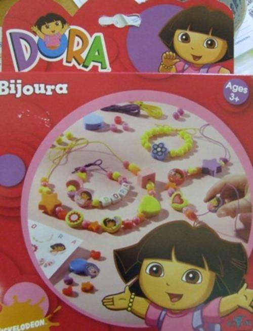 DORA THE EXPLORER - Make your own jewellery ! R1 NO RESERVE and worth the BID!