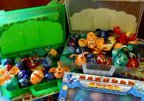 GAME CARDS and Bakugan CARRY CASE WITH 18 Battle Brawlers (Meduim) Magnetic cards! R1 NO RESERVE
