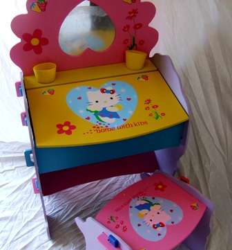 Beautifull Hello Kitty Dressing Table - Kiddies Woodend Table and Chair- R1 No Reserve.