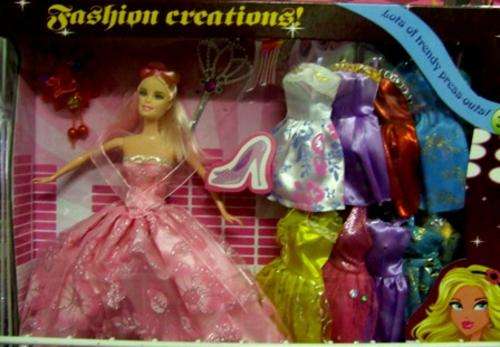 NEW faschion doll with 10 Great Desses and asseccories-  NO Reserve Auction- Great Christmas present