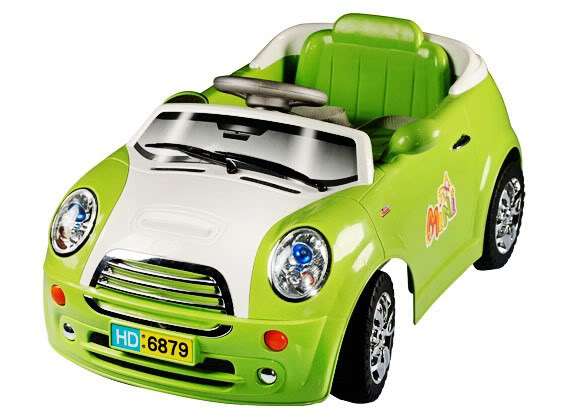Battery operated Green Mini one seater ride on, with BONUS Remote control for the parents!