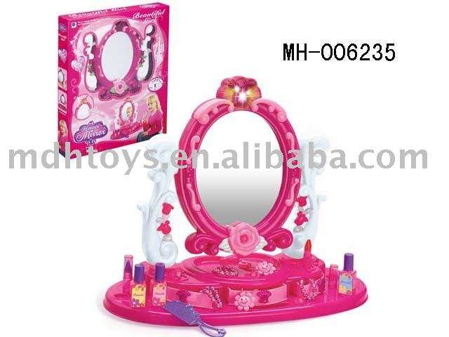 Musical light up dressing table, with lots of asseccories excellent gift for your little princess