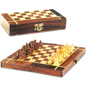 Small Woodend Chess board game on R1 No RESERVE