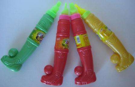 FOOTBALL BOOT WHISTLE TOY WITH SWEETS