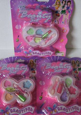 TOY MAKE-UP WITH MINI-LIPSTICK