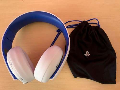 PS4 7 Games with white PS4 bluetooth headset