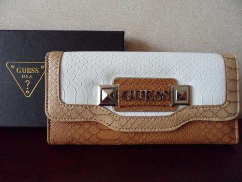 BRAND NEW GUESS WALLET!!! A MUST-HAVE FOR WINTER!!!