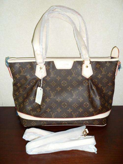 GORGEOUS NEW LOUIS VUITTON HANDBAG!!! DUST-BAG INCLUDED!