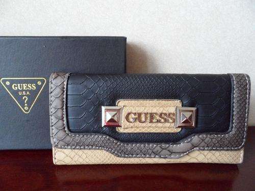 BRAND NEW GUESS WALLET!!! A MUST-HAVE FOR WINTER!!!