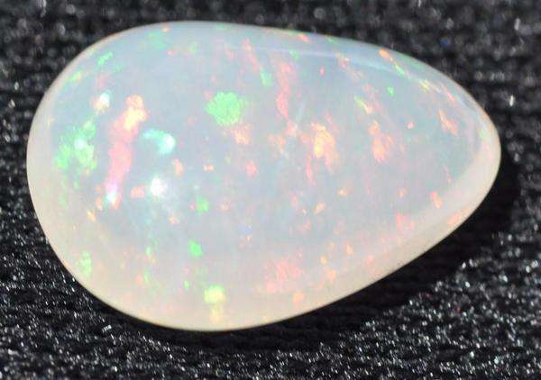 1.36 CARAT OPAL WITH MULTI COLOUR OPALESCENCE
